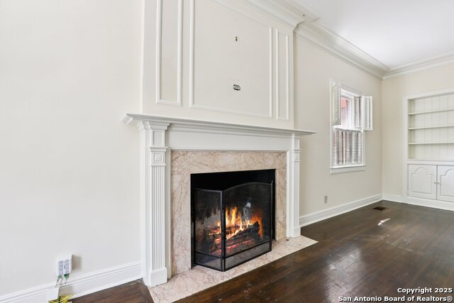 Listing photo id 8 for 248 Summit Ave E