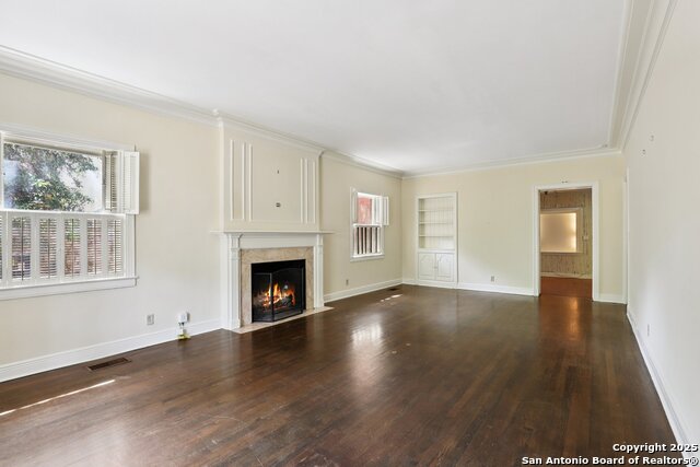 Listing photo id 9 for 248 Summit Ave E