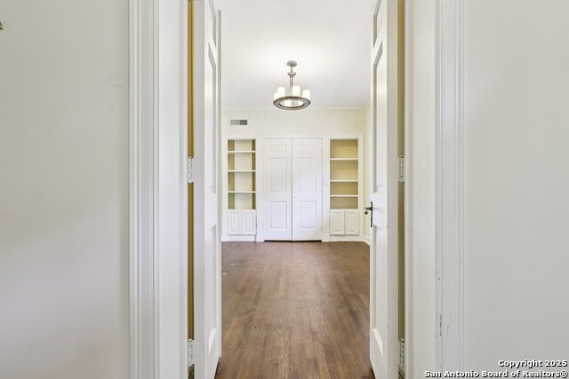 Listing photo id 11 for 248 Summit Ave E
