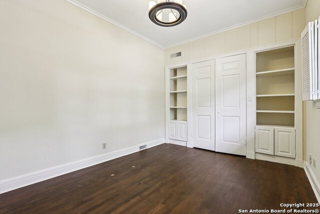 Listing photo id 12 for 248 Summit Ave E