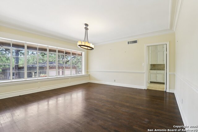 Listing photo id 14 for 248 Summit Ave E