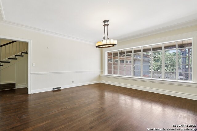 Listing photo id 15 for 248 Summit Ave E