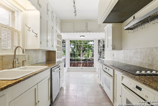 Listing photo id 16 for 248 Summit Ave E