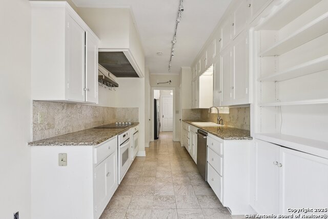 Listing photo id 18 for 248 Summit Ave E