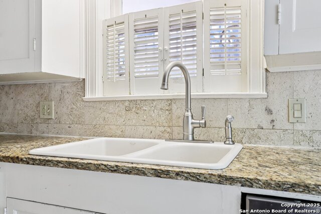 Listing photo id 19 for 248 Summit Ave E