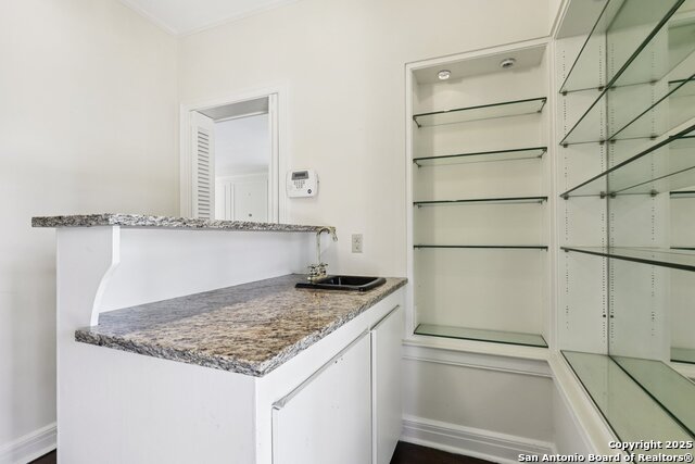 Listing photo id 21 for 248 Summit Ave E