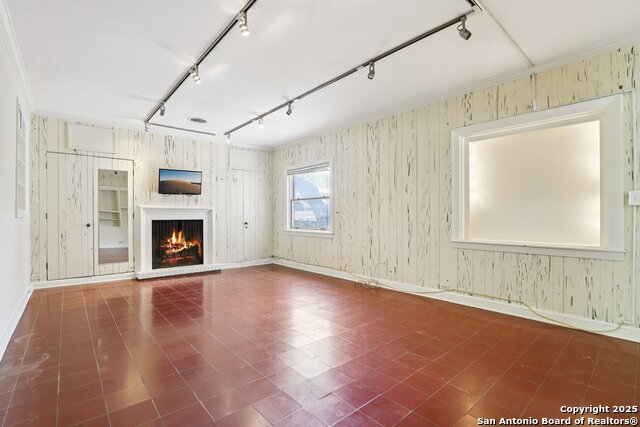Listing photo id 22 for 248 Summit Ave E