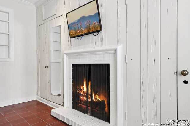 Listing photo id 23 for 248 Summit Ave E