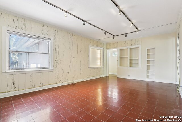 Listing photo id 24 for 248 Summit Ave E
