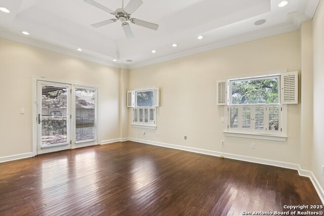 Listing photo id 26 for 248 Summit Ave E