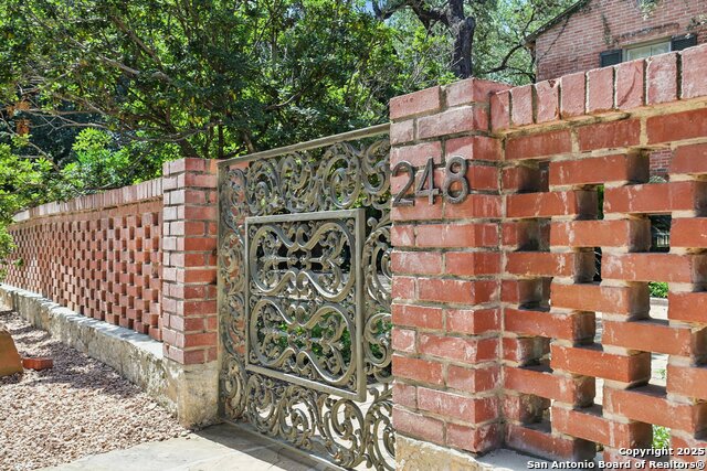 Listing photo id 1 for 248 Summit Ave E