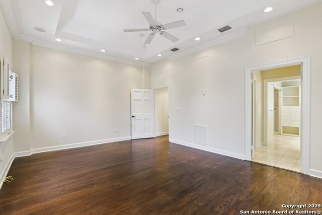 Listing photo id 28 for 248 Summit Ave E