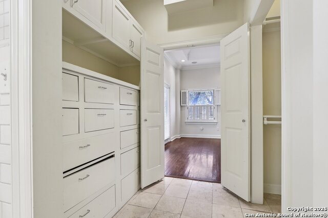 Listing photo id 30 for 248 Summit Ave E