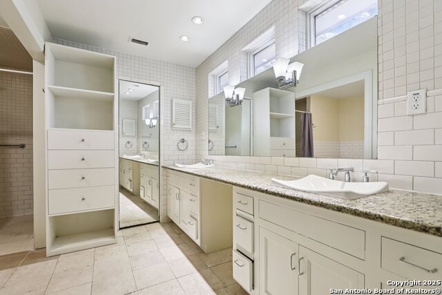 Listing photo id 31 for 248 Summit Ave E