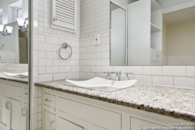 Listing photo id 32 for 248 Summit Ave E