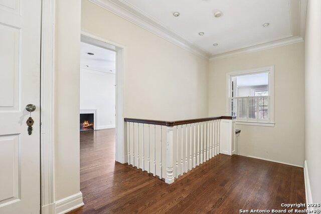 Listing photo id 34 for 248 Summit Ave E