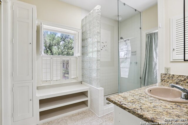 Listing photo id 37 for 248 Summit Ave E