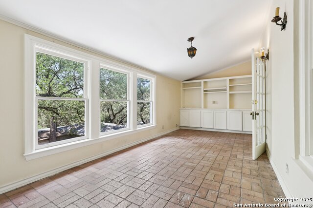 Listing photo id 41 for 248 Summit Ave E