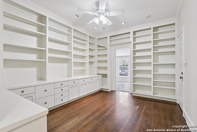Listing photo id 44 for 248 Summit Ave E