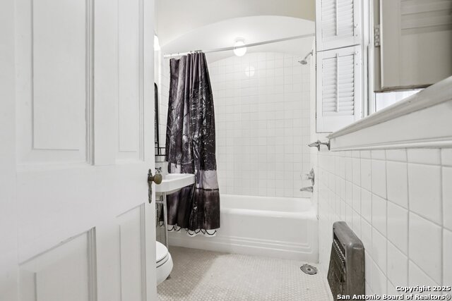 Listing photo id 45 for 248 Summit Ave E