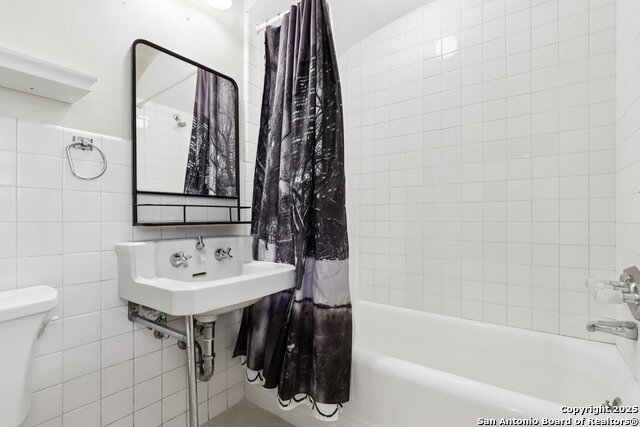 Listing photo id 46 for 248 Summit Ave E