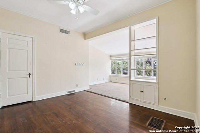 Listing photo id 48 for 248 Summit Ave E
