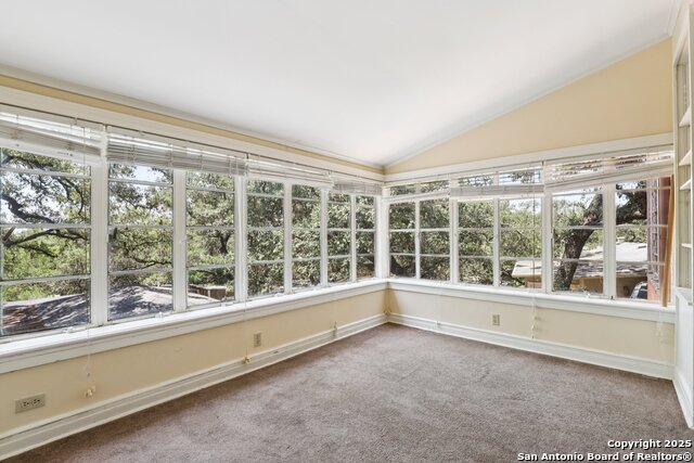 Listing photo id 49 for 248 Summit Ave E