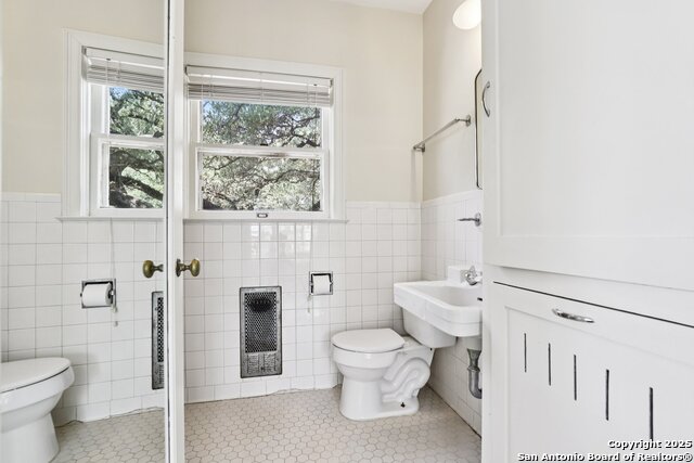 Listing photo id 52 for 248 Summit Ave E