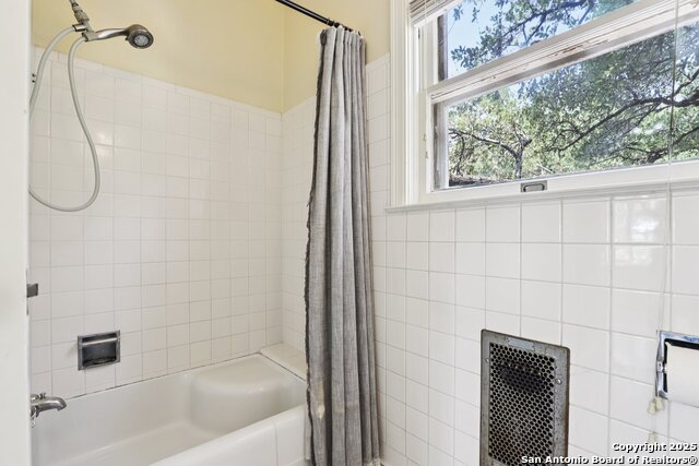 Listing photo id 53 for 248 Summit Ave E