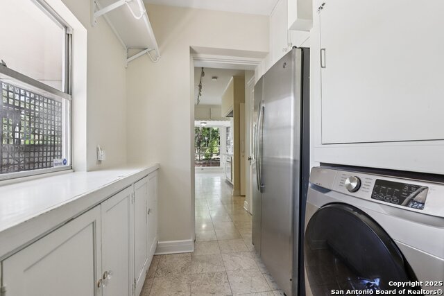 Listing photo id 55 for 248 Summit Ave E