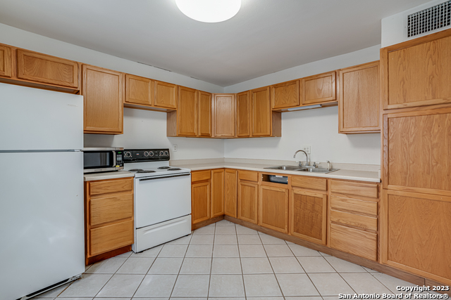 Listing photo id 58 for 248 Summit Ave E