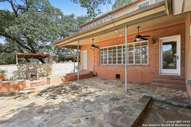 Listing photo id 62 for 248 Summit Ave E