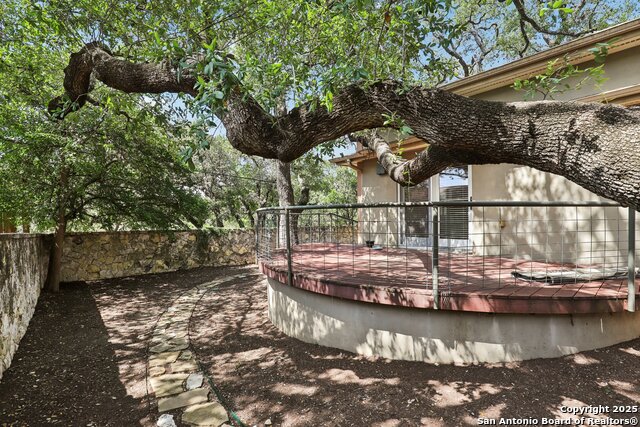 Listing photo id 66 for 248 Summit Ave E