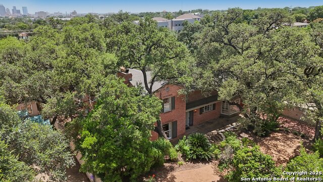 Listing photo id 67 for 248 Summit Ave E
