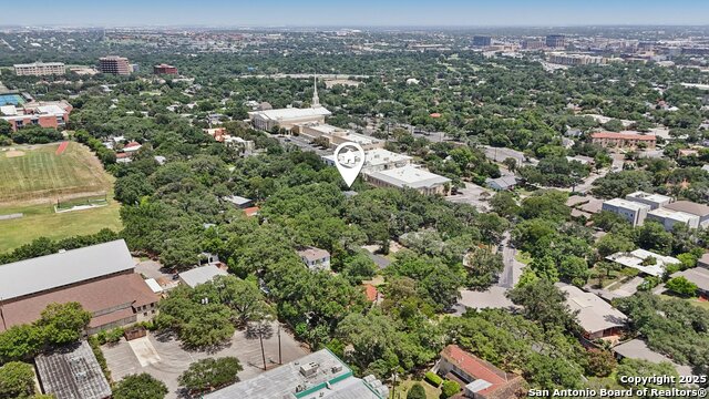 Listing photo id 70 for 248 Summit Ave E