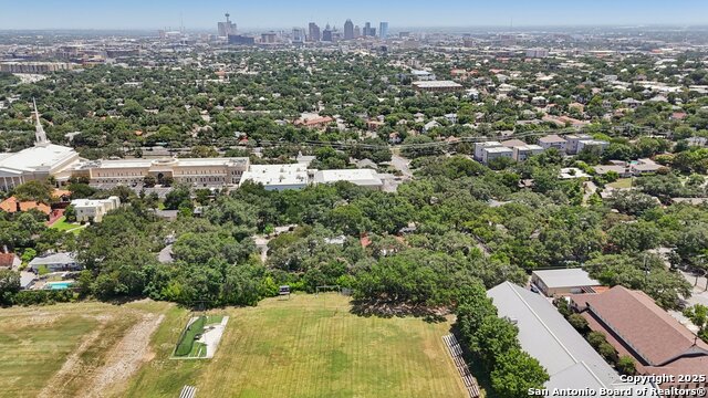 Listing photo id 71 for 248 Summit Ave E