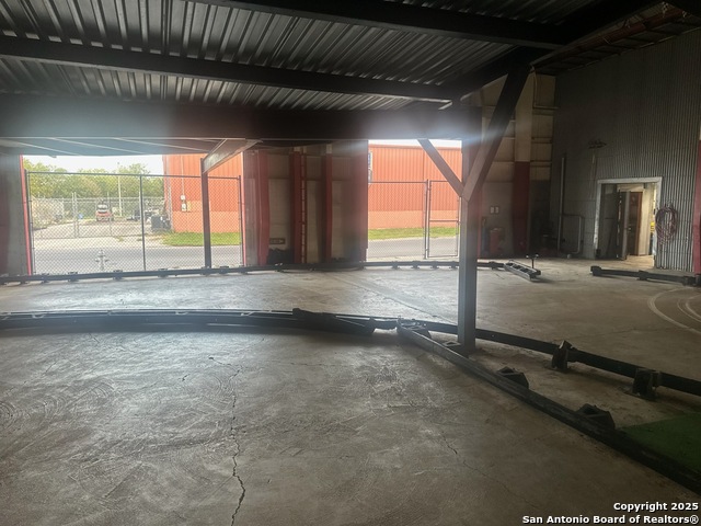 Listing photo id 4 for 1127 Bowie  