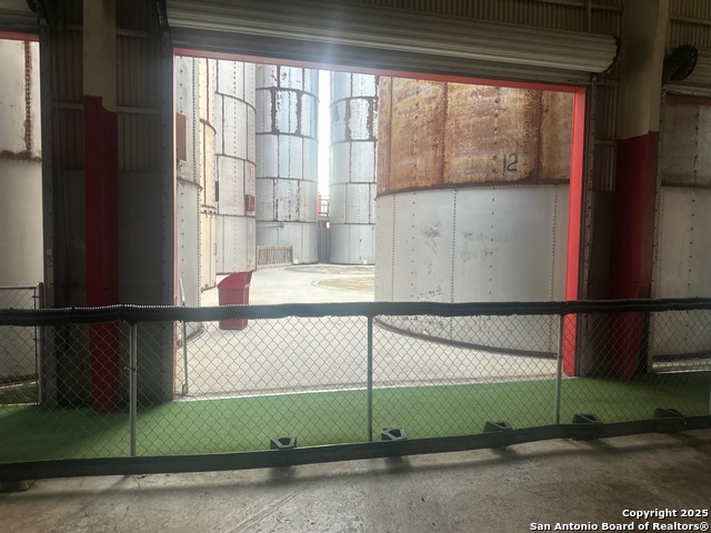 Listing photo id 5 for 1127 Bowie  