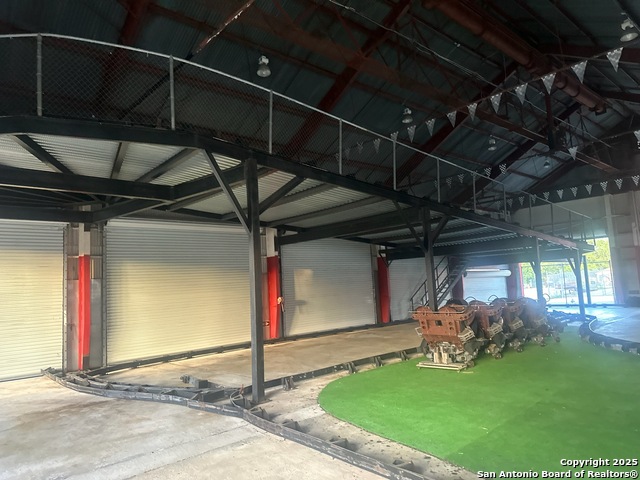 Listing photo id 7 for 1127 Bowie  