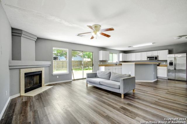 Image 4 of 30 For 8807 Shadow Wood Ln