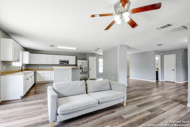 Image 6 of 30 For 8807 Shadow Wood Ln