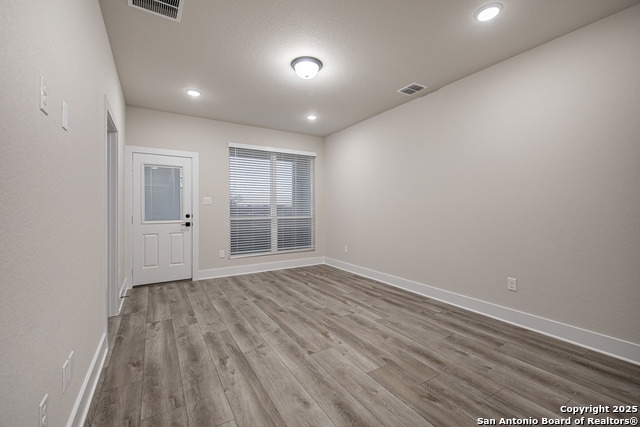 Image 15 of 20 For 6464 Babcock Rd #304