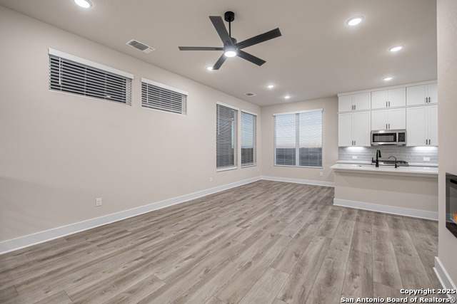 Image 8 of 20 For 6464 Babcock Rd #304