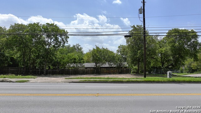 Listing photo id 8 for 506 Clover  