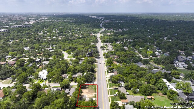 Listing photo id 2 for 506 Clover  