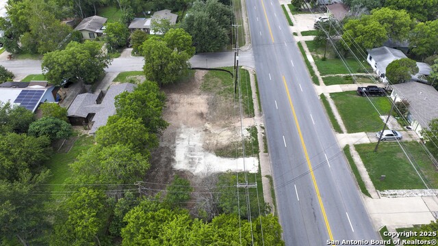 Listing photo id 4 for 506 Clover  