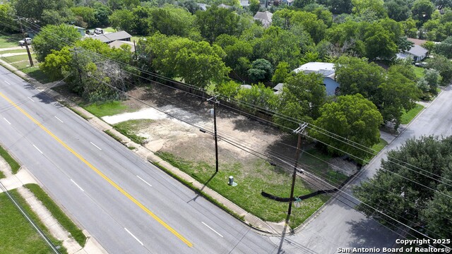 Listing photo id 5 for 506 Clover  