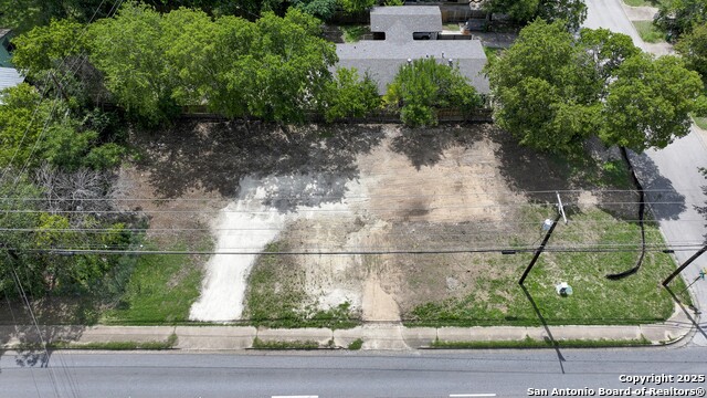 Listing photo id 6 for 506 Clover  