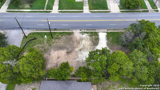 Listing photo id 7 for 506 Clover  