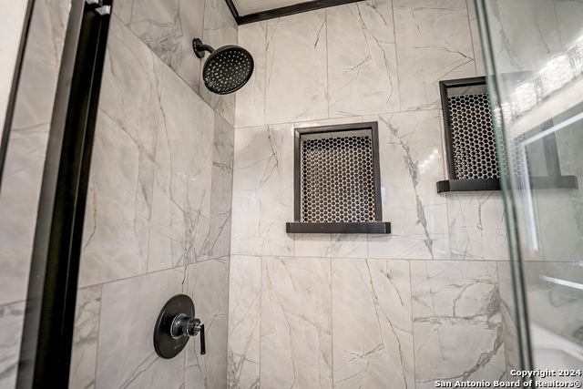 Listing photo id 12 for 1620 Kampmann